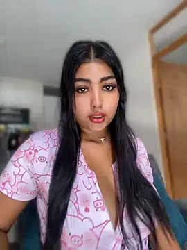 Snapshot of NatashaBrown12 chatting on 05/17/26, 01:18 NatashaBrown12 online show from 05/17/26, 01:18
