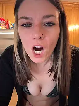 Snapshot of LadyLena1 chatting on 12/18/24, 12:21 LadyLena1 online show from 12/18/24, 12:21