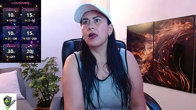 Snapshot of amalia_brunette chatting on 03/03/25, 10:52 amalia brunette online show from 03/03/25, 10:52