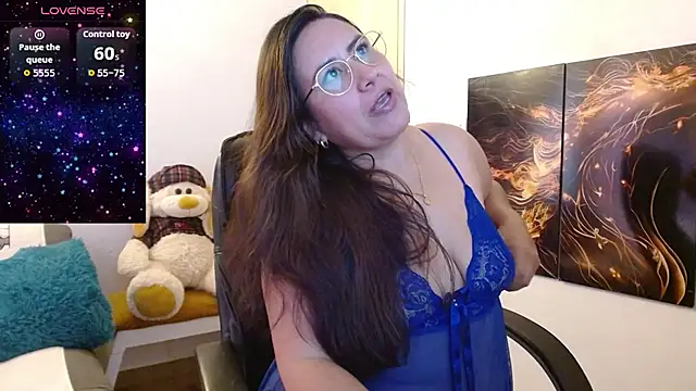 Snapshot of amalia_brunette chatting on 12/18/25, 04:24 amalia brunette online show from 12/18/25, 04:24