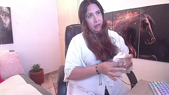 Snapshot of amalia_brunette chatting on 07/23/26, 08:18 amalia brunette online show from 07/23/26, 08:18