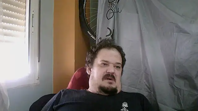 Snapshot of porkorossy chatting on 10/07/25, 08:11 porkorossy online show from 10/07/25, 08:11
