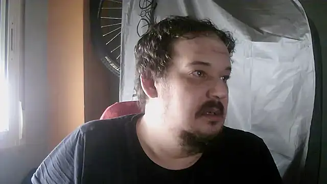 Snapshot of porkorossy chatting on 10/09/25, 07:17 porkorossy online show from 10/09/25, 07:17