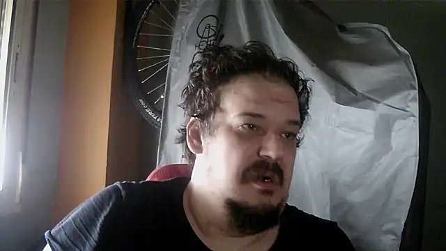 Snapshot of porkorossy chatting on 10/19/25, 07:53 porkorossy online show from 10/19/25, 07:53