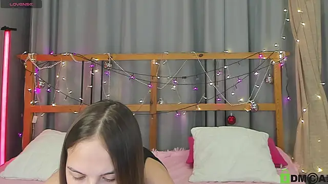 Snapshot of little_radiant_sun chatting on 01/29/25, 02:21 little radiant sun online show from 01/29/25, 02:21