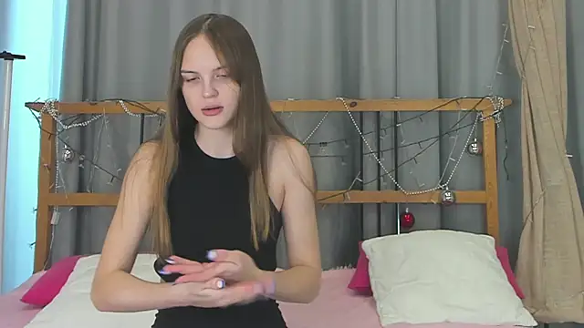 Snapshot of little_radiant_sun chatting on 02/07/25, 09:37 little radiant sun online show from 02/07/25, 09:37