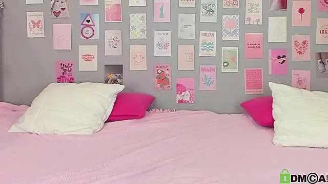 Snapshot of little_radiant_sun chatting on 03/19/25, 10:11 little radiant sun online show from 03/19/25, 10:11