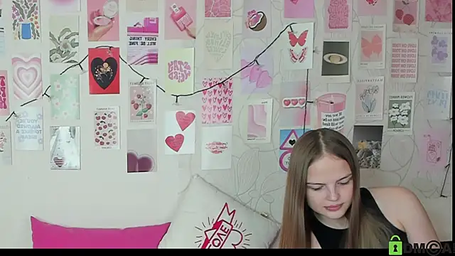 Snapshot of little_radiant_sun chatting on 10/31/25, 09:32 little radiant sun online show from 10/31/25, 09:32