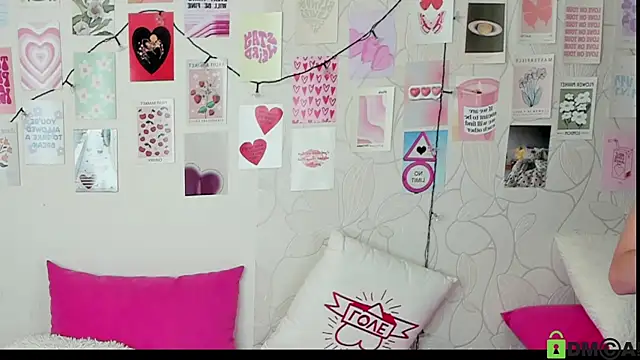 Snapshot of little_radiant_sun chatting on 11/12/25, 08:04 little radiant sun online show from 11/12/25, 08:04