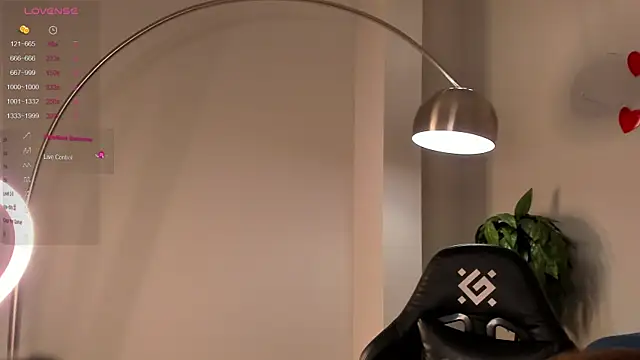 Snapshot of Skinny_Alice chatting on 02/21/25, 01:11 Skinny Alice online show from 02/21/25, 01:11