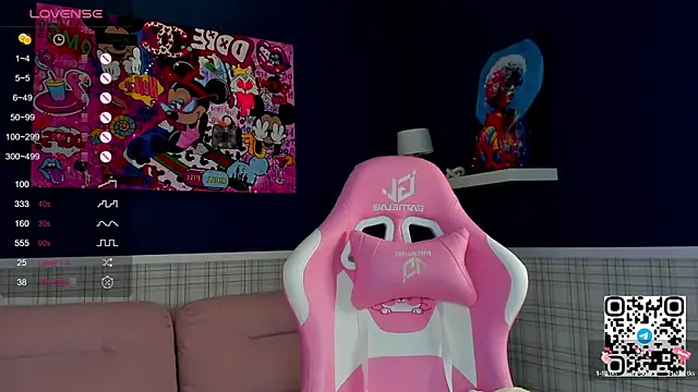 Snapshot of Skinny_Alice chatting on 03/07/25, 04:13 Skinny Alice online show from 03/07/25, 04:13