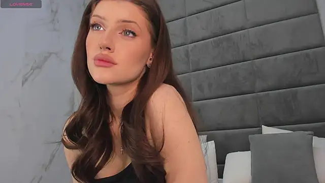 Snapshot of Skinny_Alice chatting on 10/06/25, 01:25 Skinny Alice online show from 10/06/25, 01:25