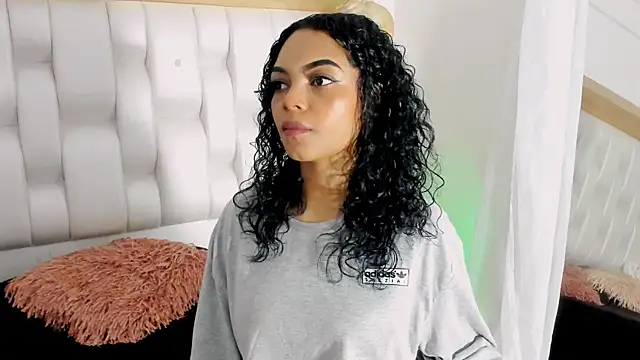 Snapshot of BeckyRusso chatting on 01/19/25, 12:06 BeckyRusso online show from 01/19/25, 12:06