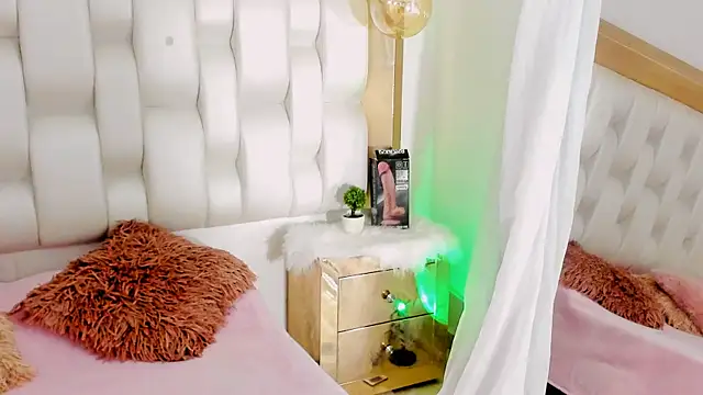 Snapshot of BeckyRusso chatting on 01/29/25, 12:56 BeckyRusso online show from 01/29/25, 12:56