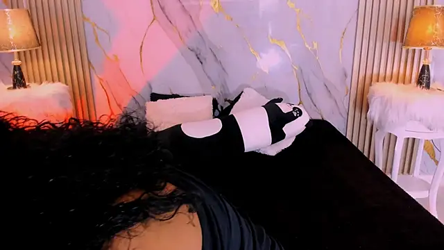 Snapshot of BeckyRusso chatting on 10/25/25, 02:13 BeckyRusso online show from 10/25/25, 02:13