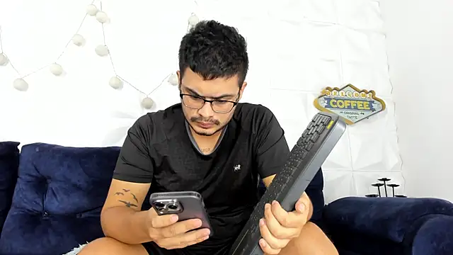 Snapshot of willy_colombia chatting on 01/23/25, 01:51 willy colombia online show from 01/23/25, 01:51