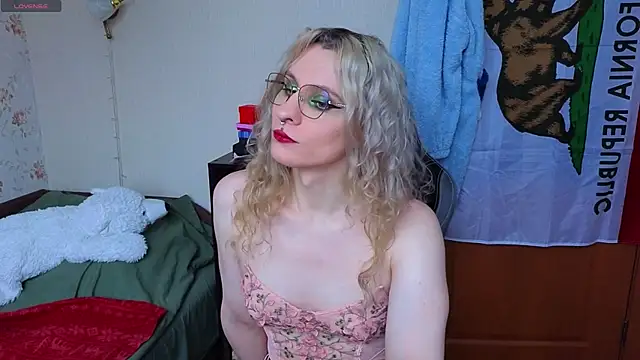 Snapshot of Lori_Myaf chatting on 02/10/26, 01:37 Lori Myaf online show from 02/10/26, 01:37