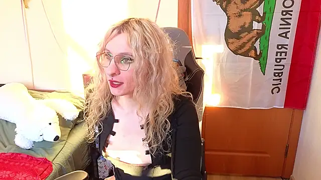 Snapshot of Lori_Myaf chatting on 02/14/26, 01:30 Lori Myaf online show from 02/14/26, 01:30