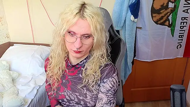 Snapshot of Lori_Myaf chatting on 04/24/26, 03:47 Lori Myaf online show from 04/24/26, 03:47