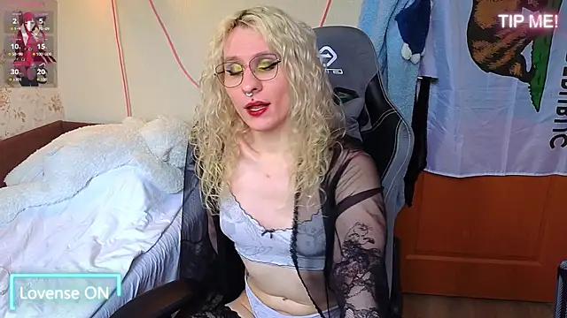 Snapshot of Lori_Myaf chatting on 04/25/26, 01:41 Lori Myaf online show from 04/25/26, 01:41