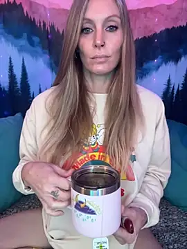 ItsDanniG online show from 10/30/25, 05:46