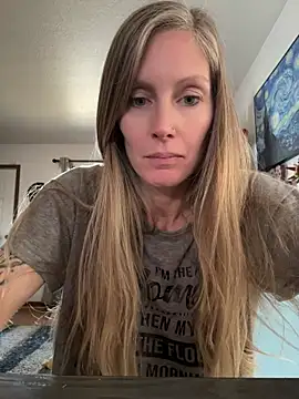 ItsDanniG online show from 04/25/26, 05:54