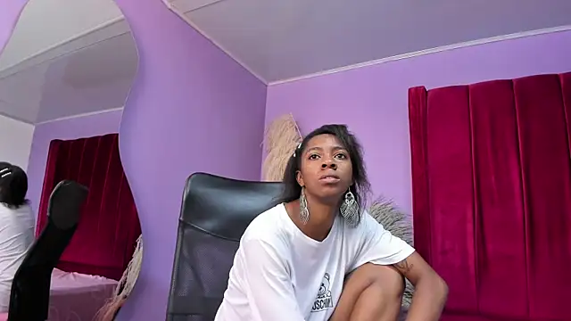 Shanelle   online show from 05/04/26, 01:29
