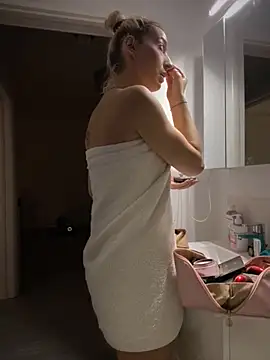 Ella Charm online show from 10/24/25, 03:41