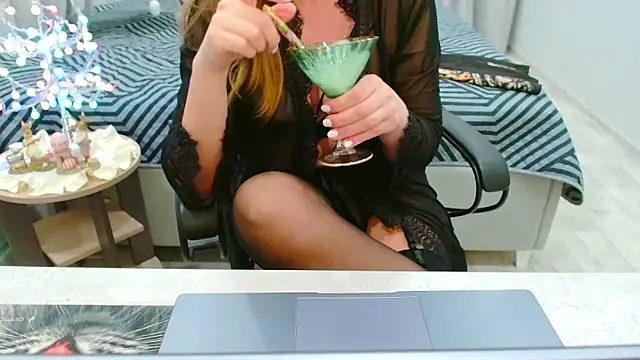 EveLove33 online show from 04/18/26, 06:01