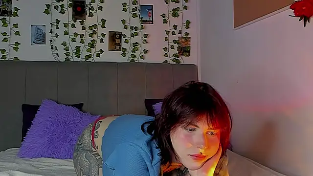 miss Lizzy online show from 12/16/24, 01:21