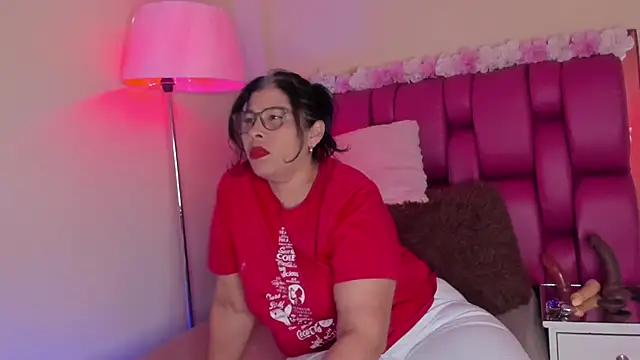 Snapshot of desire_matture chatting on 01/10/25, 07:43 desire matture online show from 01/10/25, 07:43