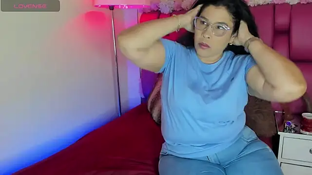 Snapshot of desire_matture chatting on 01/22/25, 07:34 desire matture online show from 01/22/25, 07:34