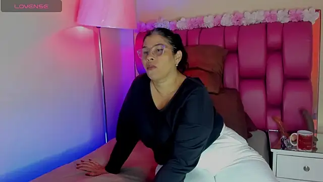 Snapshot of desire_matture chatting on 02/17/25, 07:53 desire matture online show from 02/17/25, 07:53