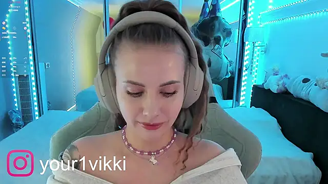 Snapshot of Vikki_Cheese chatting on 02/14/25, 04:47 Vikki Cheese online show from 02/14/25, 04:47