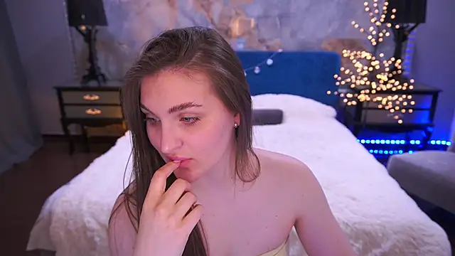 EmmyCharmm online show from 04/20/26, 05:32