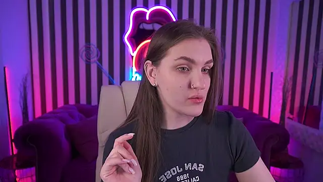 EmmyCharmm online show from 04/23/26, 05:41