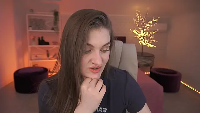 EmmyCharmm online show from 04/26/26, 05:49