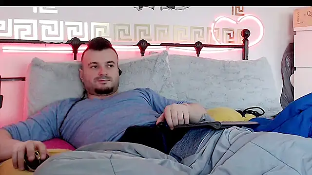 Snapshot of erotico69xxx chatting on 09/24/25, 12:19 erotico69xxx online show from 09/24/25, 12:19