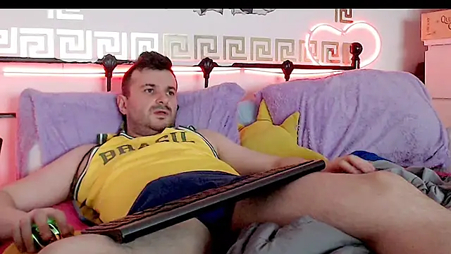 Snapshot of erotico69xxx chatting on 10/08/25, 11:02 erotico69xxx online show from 10/08/25, 11:02