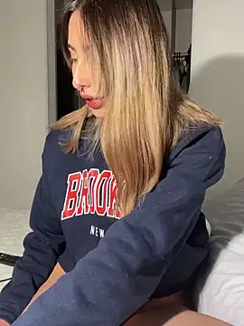 Ameellie online show from 03/13/25, 06:23