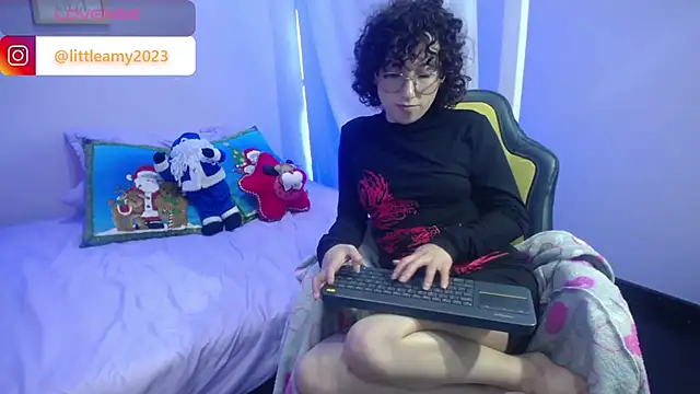 Snapshot of little__amy_ chatting on 12/26/24, 01:07 little amy online show from 12/26/24, 01:07