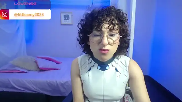 Snapshot of little__amy_ chatting on 12/29/24, 01:56 little amy online show from 12/29/24, 01:56