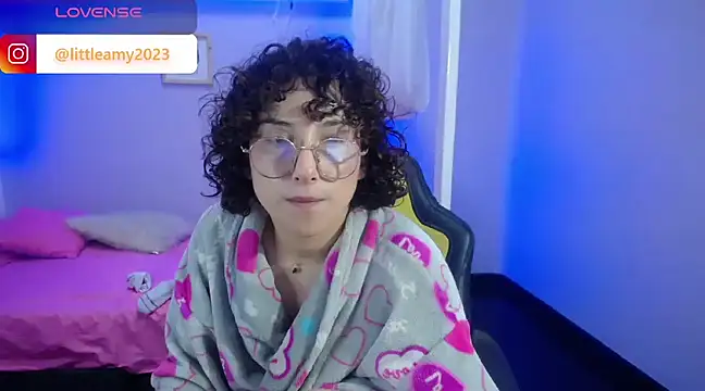 Snapshot of little__amy_ chatting on 01/02/25, 07:23 little amy online show from 01/02/25, 07:23