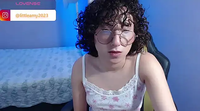 Snapshot of little__amy_ chatting on 01/19/25, 11:10 little amy online show from 01/19/25, 11:10