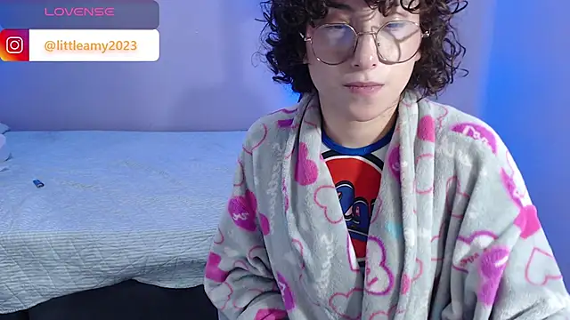 Snapshot of little__amy_ chatting on 01/27/25, 08:39 little amy online show from 01/27/25, 08:39