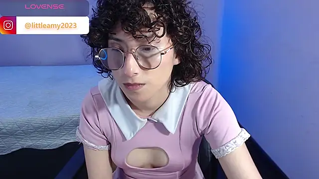 Snapshot of little__amy_ chatting on 01/29/25, 07:00 little amy online show from 01/29/25, 07:00
