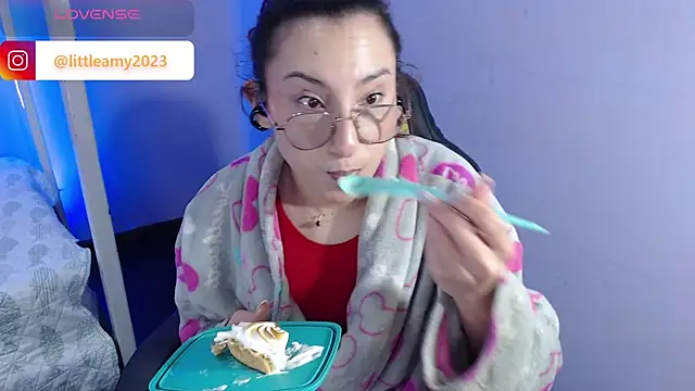 Snapshot of little__amy_ chatting on 02/07/25, 10:52 little amy online show from 02/07/25, 10:52