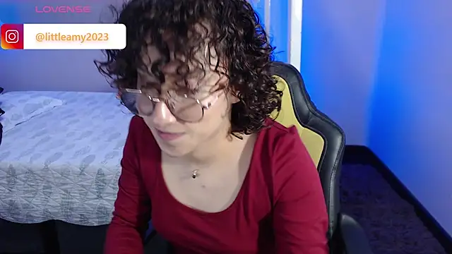 Snapshot of little__amy_ chatting on 02/11/25, 12:49 little amy online show from 02/11/25, 12:49