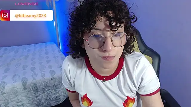 Snapshot of little__amy_ chatting on 02/16/25, 01:58 little amy online show from 02/16/25, 01:58