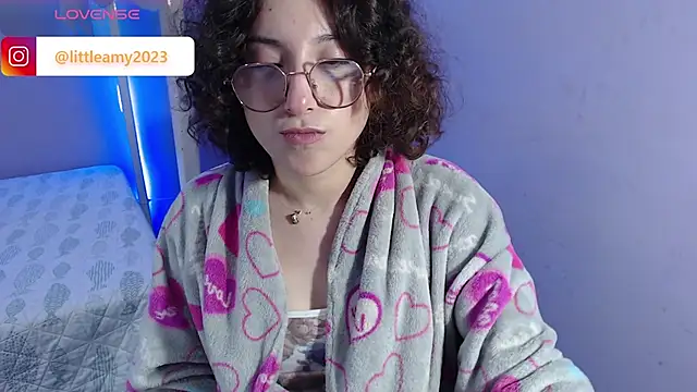Snapshot of little__amy_ chatting on 02/19/25, 05:27 little amy online show from 02/19/25, 05:27